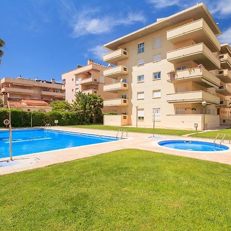 Uhc Aqua Family Complex Apartment Салоу Екстериор снимка