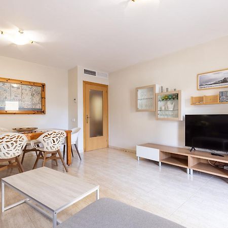 Uhc Aqua Family Complex Apartment Салоу Екстериор снимка