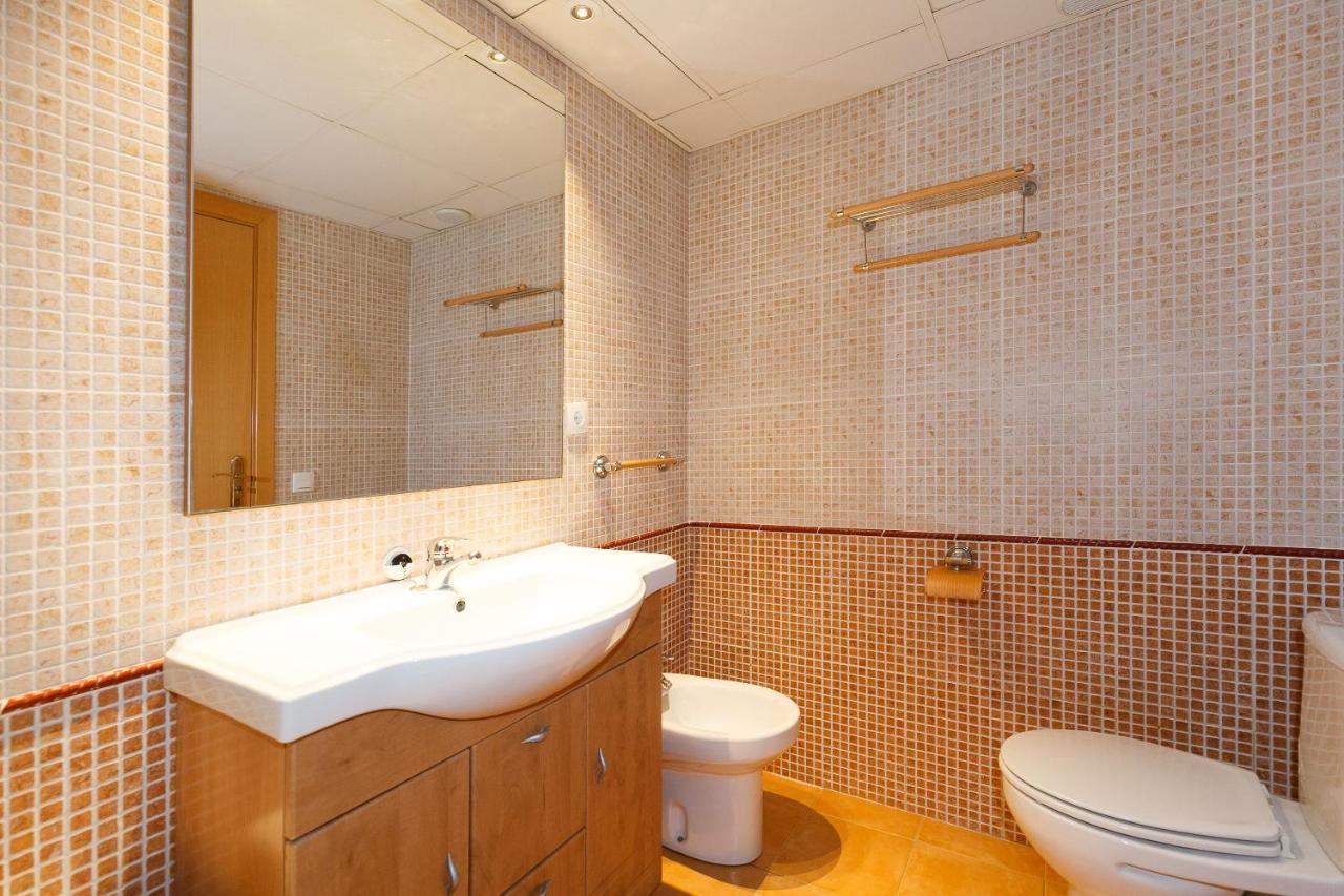 Uhc Aqua Family Complex Apartment Салоу Екстериор снимка