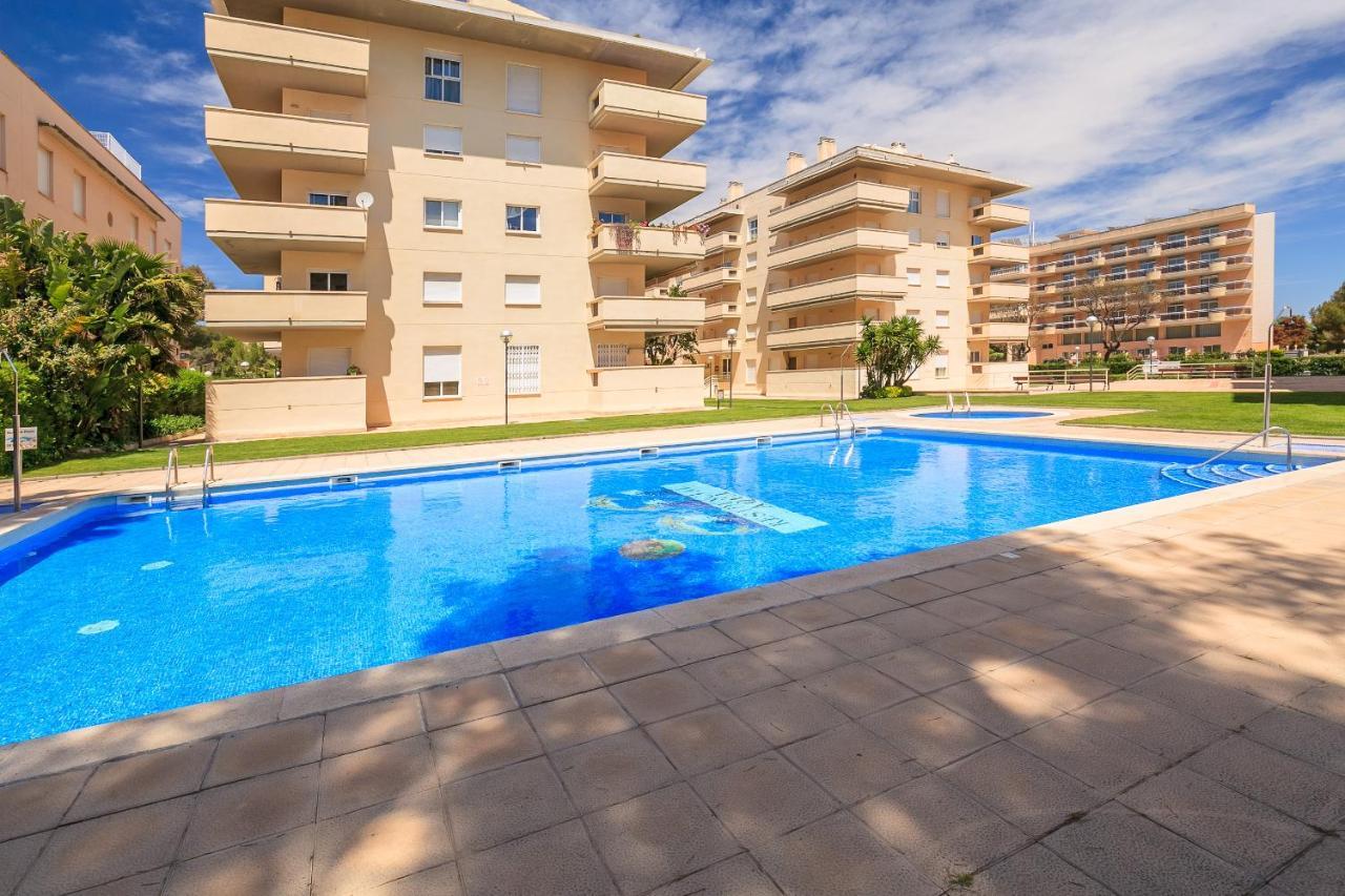 Uhc Aqua Family Complex Apartment Салоу Екстериор снимка