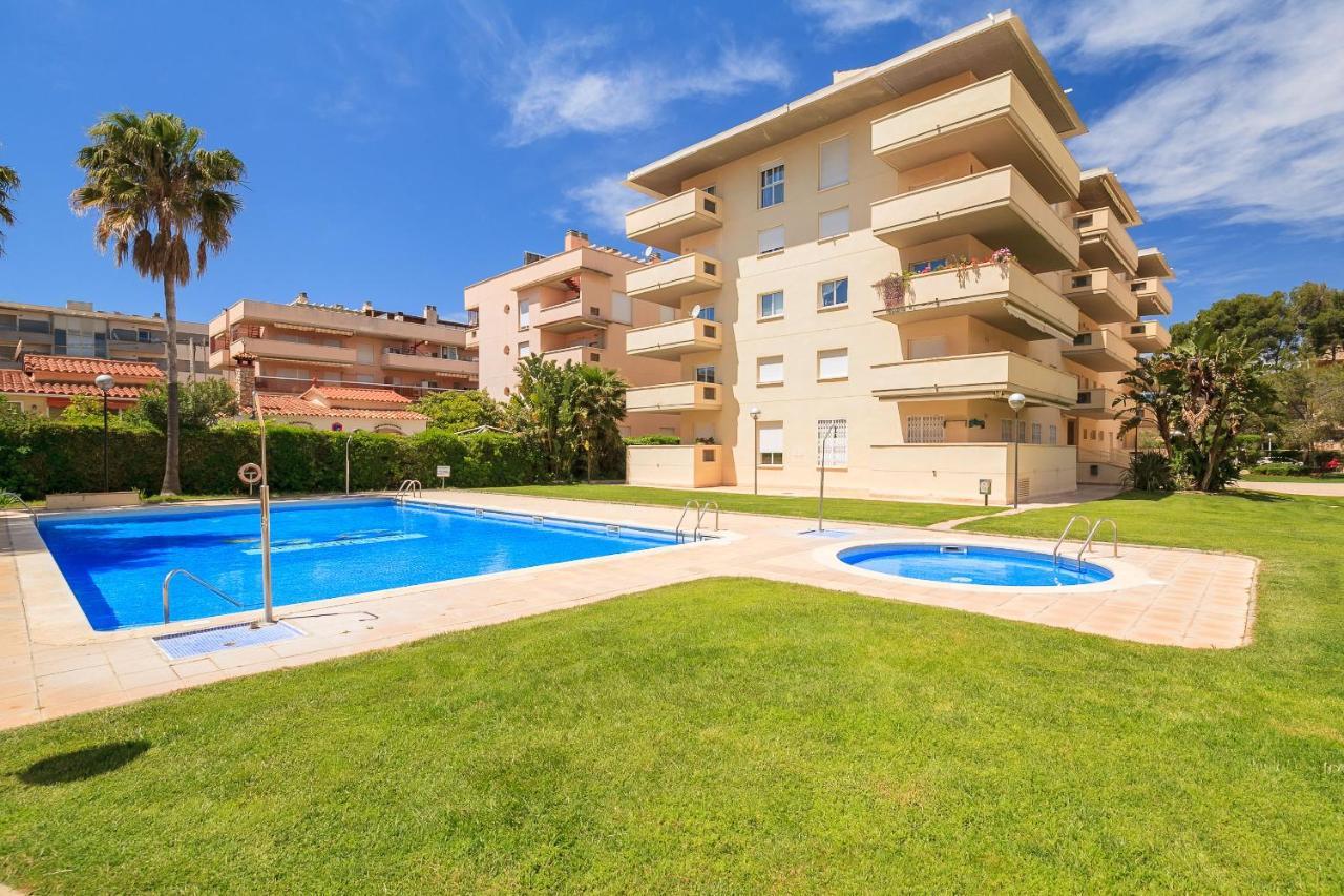 Uhc Aqua Family Complex Apartment Салоу Екстериор снимка