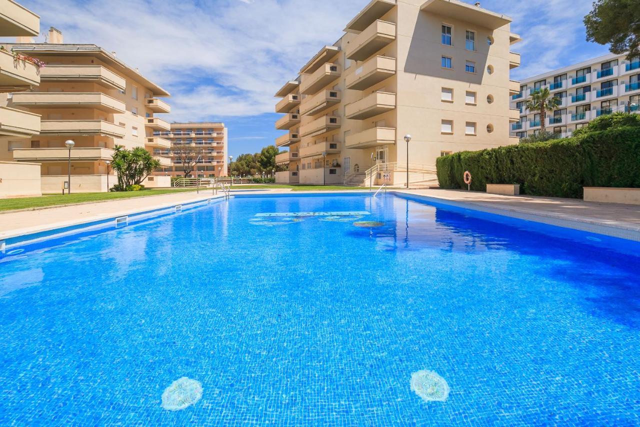 Uhc Aqua Family Complex Apartment Салоу Екстериор снимка