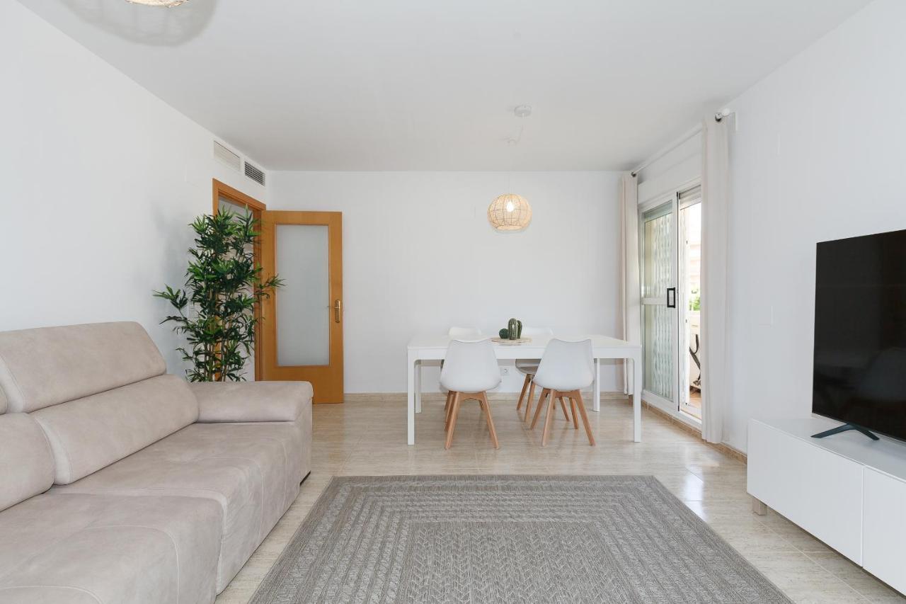 Uhc Aqua Family Complex Apartment Салоу Екстериор снимка