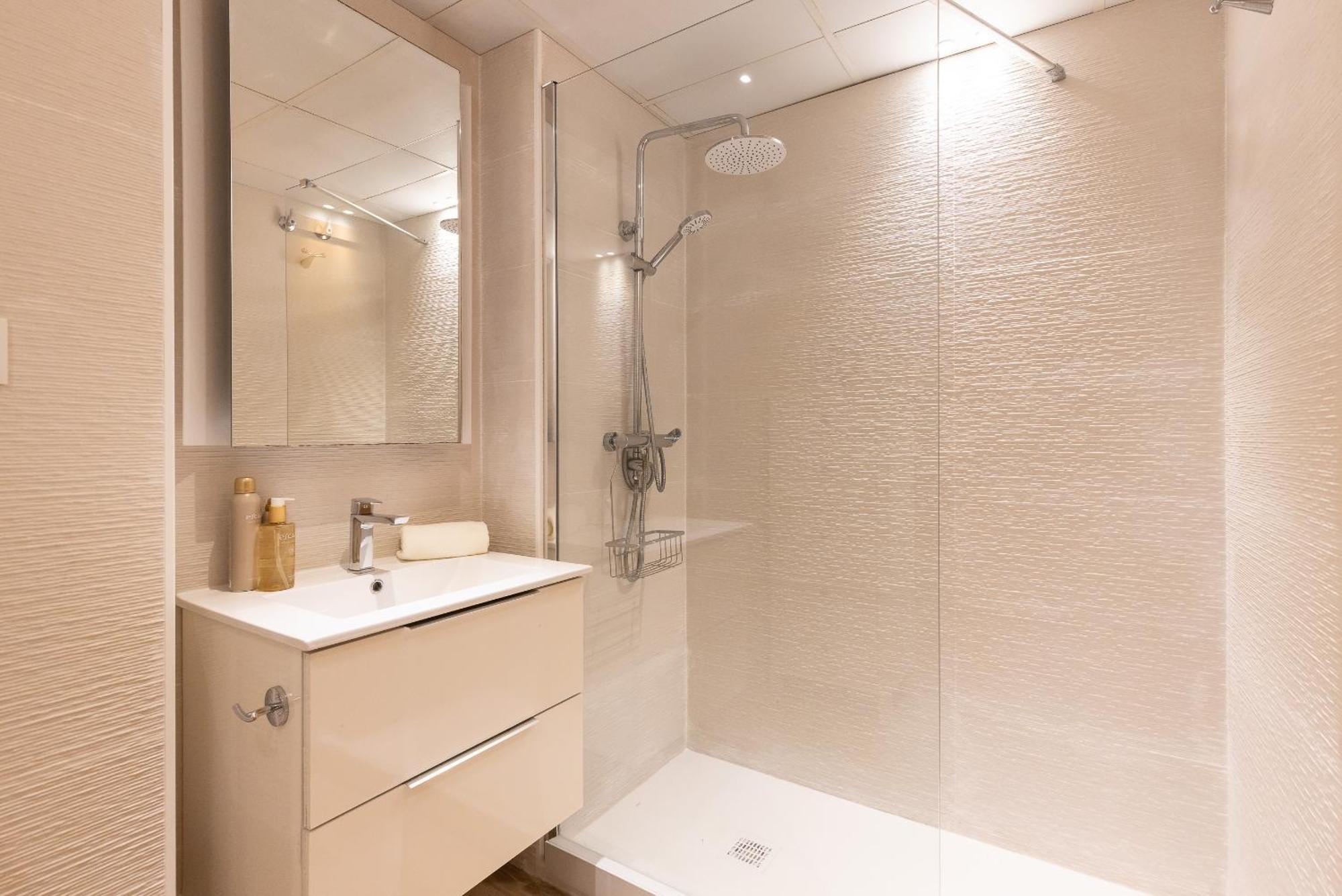 Uhc Aqua Family Complex Apartment Салоу Екстериор снимка
