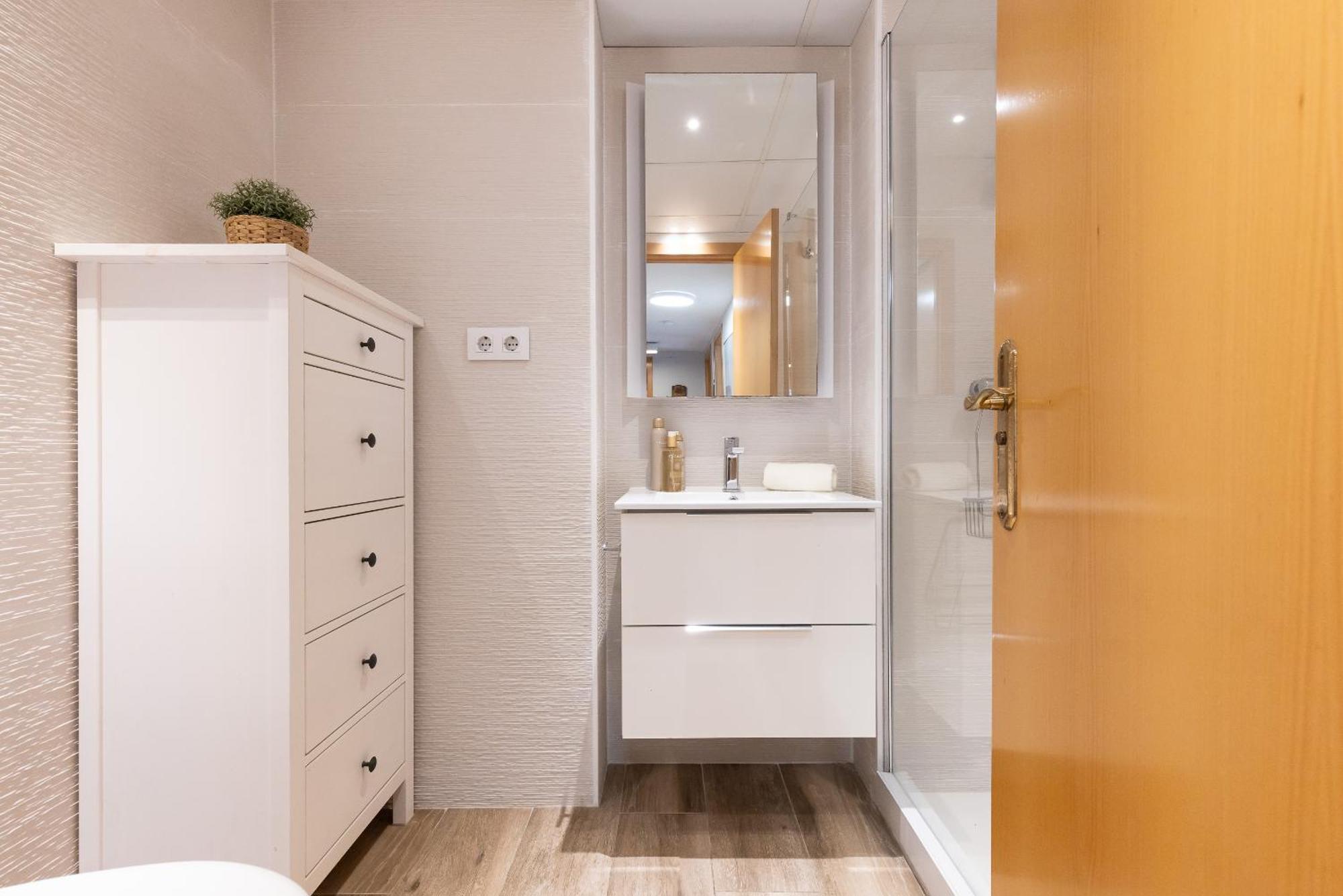 Uhc Aqua Family Complex Apartment Салоу Стая снимка